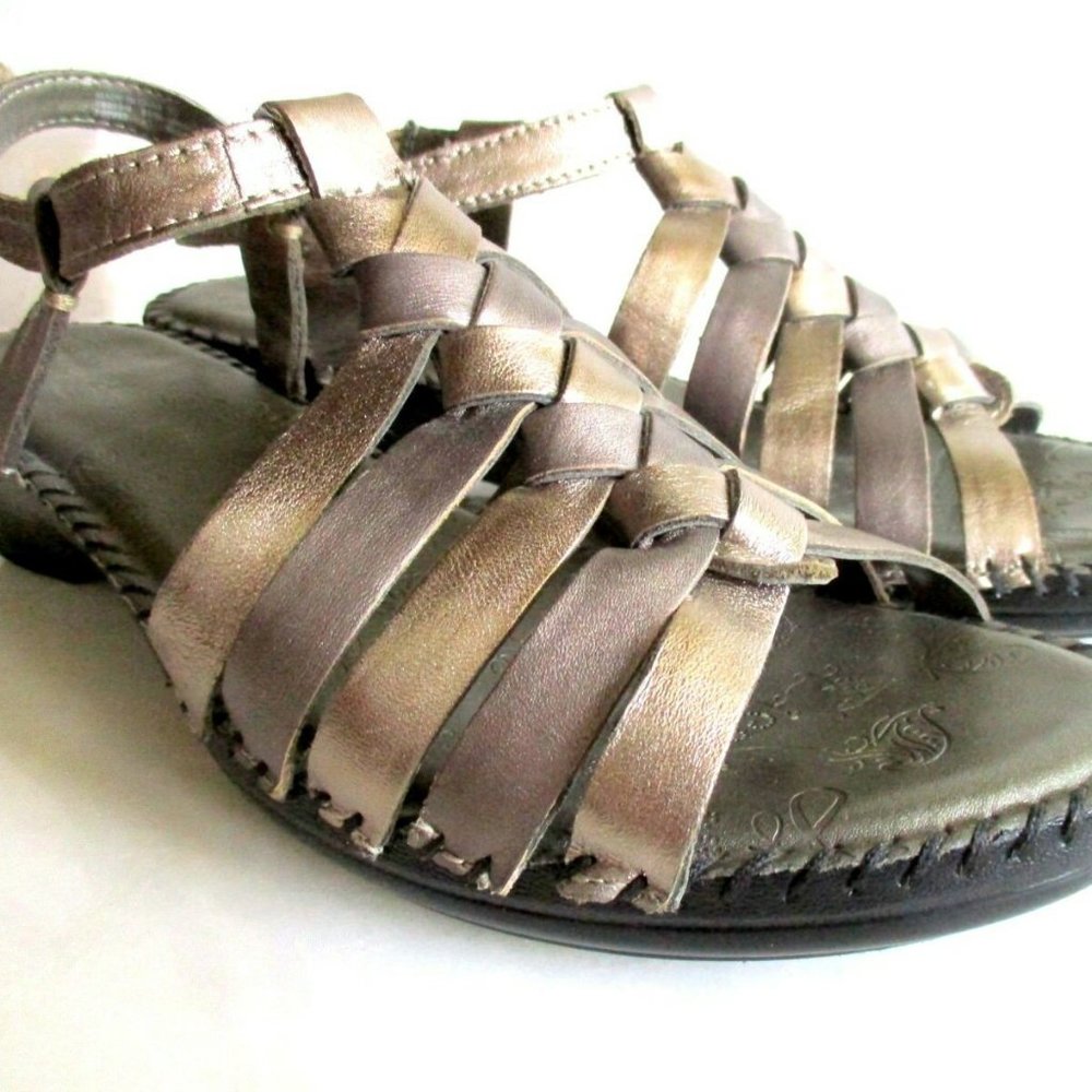Strictly Comfort Womens 9M leather Pewter Silver